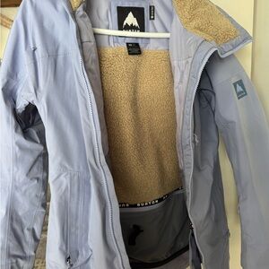 Burton Light Blue Ski Jacket with Water-Resistant Fabric and Cozy Lining